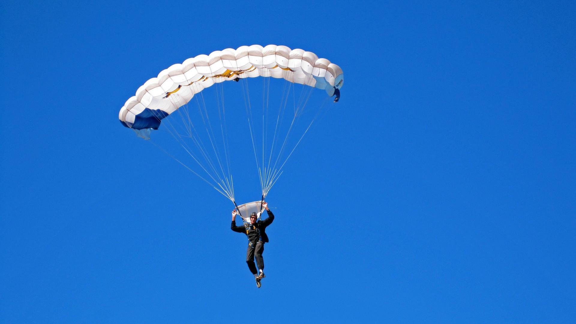 开云官网-主帅赛后表示比赛结果虽胜但仍有许多细节值得总结与提升，球队的主帅是什么意思
