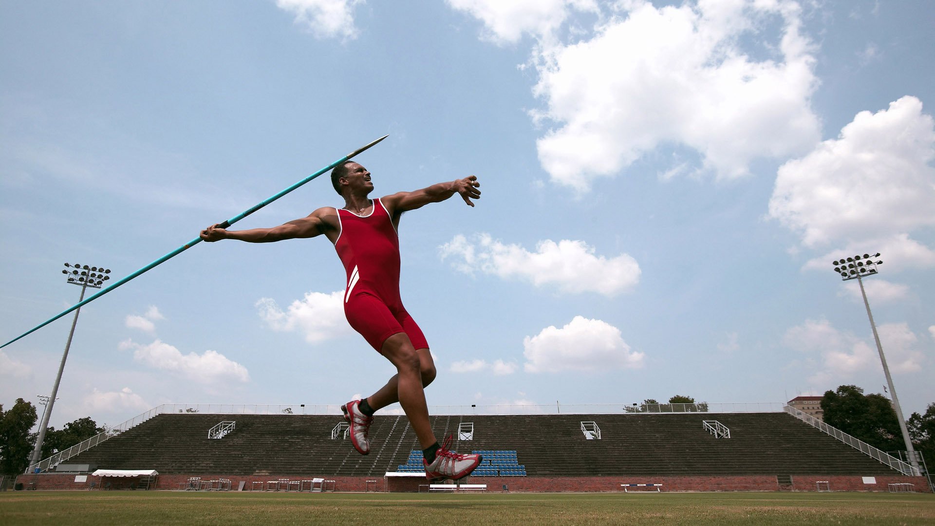 开云体育下载官网-_专业运动员谈：训练中的最大挑战与突破_，运动员通过训练不断提高的竞技能力